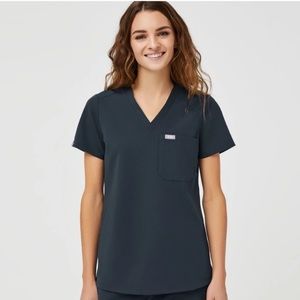 FIGS Dark Harbor Catarina top • Small